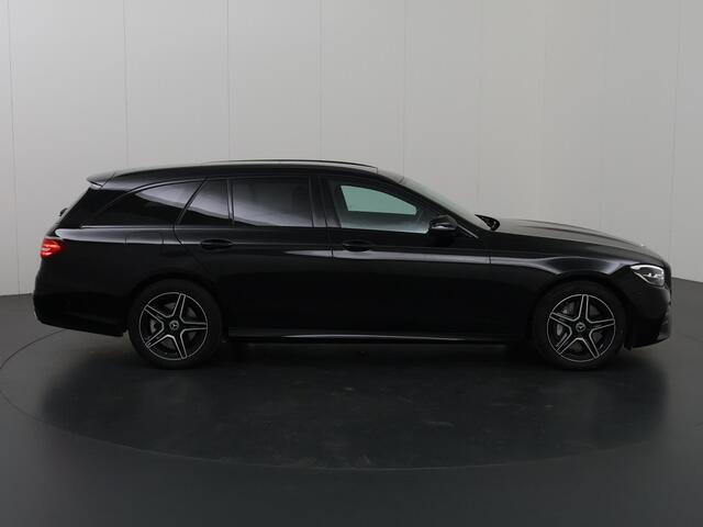 Mercedes-Benz E-estate 300e AMG Line Mercedes-Benz E-klasse Estate 300 e AMG Line | Night | Panoramadak | Lederen bekleding | Widescreen | Sfeerverlichting | Stoelverwarming |