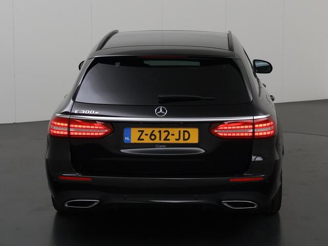 Mercedes-Benz E-estate 300e AMG Line Mercedes-Benz E-klasse Estate 300 e AMG Line | Night | Panoramadak | Lederen bekleding | Widescreen | Sfeerverlichting | Stoelverwarming |
