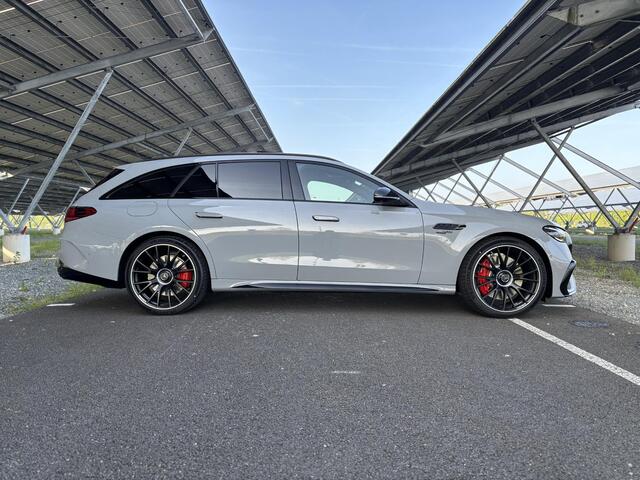Mercedes-Benz E-estate AMG 53 4MATIC+ Night Edition | Carbon interieur + exterieur | AMG performance stoelen | AMG Dynamic plus pakket | Panoramadak | Rijassistentiepakket + | Trekhaak | Stoelverwarming/ventilatie | Superscreen |