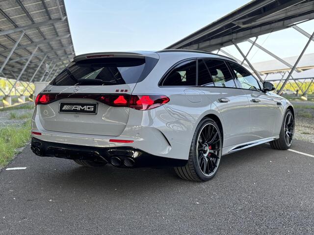 Mercedes-Benz E-estate AMG 53 4MATIC+ Night Edition | Carbon interieur + exterieur | AMG performance stoelen | AMG Dynamic plus pakket | Panoramadak | Rijassistentiepakket + | Trekhaak | Stoelverwarming/ventilatie | Superscreen |