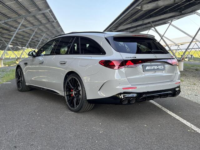 Mercedes-Benz E-estate AMG 53 4MATIC+ Night Edition | Carbon interieur + exterieur | AMG performance stoelen | AMG Dynamic plus pakket | Panoramadak | Rijassistentiepakket + | Trekhaak | Stoelverwarming/ventilatie | Superscreen |