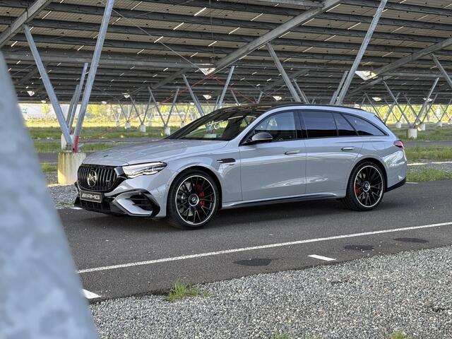 Mercedes-Benz E-estate AMG 53 4MATIC+ Night Edition | Carbon interieur + exterieur | AMG performance stoelen | AMG Dynamic plus pakket | Panoramadak | Rijassistentiepakket + | Trekhaak | Stoelverwarming/ventilatie | Superscreen |