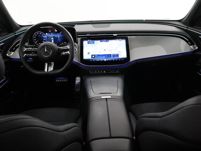 Mercedes-Benz E-estate 300 e AMG Line | Panoramadak | Premium plus | Trekhaak | 20 inch | Night pakket |