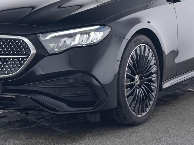 Mercedes-Benz E-estate 300 e AMG Plug-In Hybride | AMG Line | Night Pakket | Trekhaak | 20 Inch AMG Velgen | Verlichte Grill | Stuur en Stoelverwarming | Inclusief 24 maanden MB Certified garantie voor Europa.