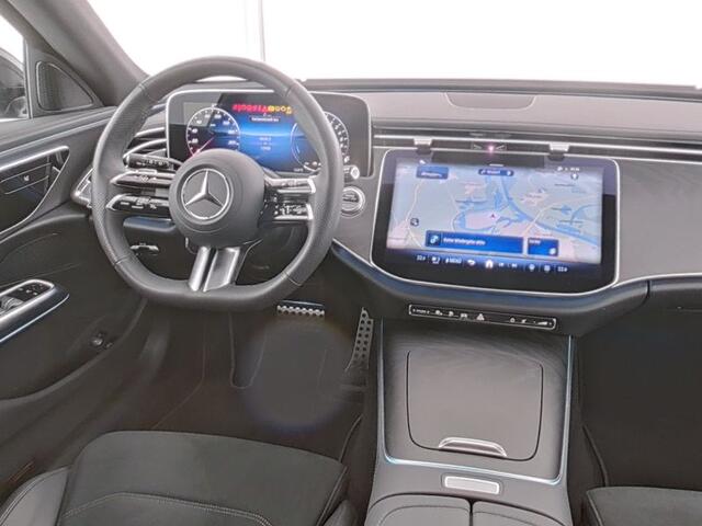 Mercedes-Benz E-estate 300 e AMG Plug-In Hybride | AMG Line | Night Pakket | Trekhaak | 20 Inch AMG Velgen | Verlichte Grill | Stuur en Stoelverwarming | Inclusief 24 maanden MB Certified garantie voor Europa.