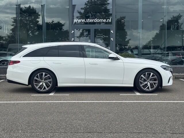 Mercedes-Benz E-estate 300 e Avantgarde l Panoramadak l Burmester l Distronic l Niveauregeling l MBUX l DIGITAL LIGHT l 360 gr Camera l Distronic l Keyless Go l Winterpakket l Apple & Android auto l Memory pakket l Stoelverwarming l