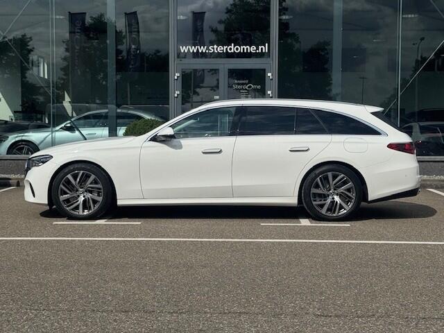 Mercedes-Benz E-estate 300 e Avantgarde l Panoramadak l Burmester l Distronic l Niveauregeling l MBUX l DIGITAL LIGHT l 360 gr Camera l Distronic l Keyless Go l Winterpakket l Apple & Android auto l Memory pakket l Stoelverwarming l