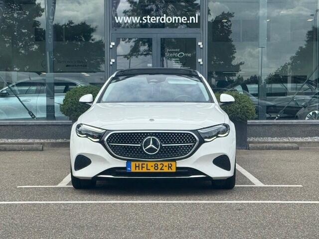Mercedes-Benz E-estate 300 e Avantgarde l Panoramadak l Burmester l Distronic l Niveauregeling l MBUX l DIGITAL LIGHT l 360 gr Camera l Distronic l Keyless Go l Winterpakket l Apple & Android auto l Memory pakket l Stoelverwarming l