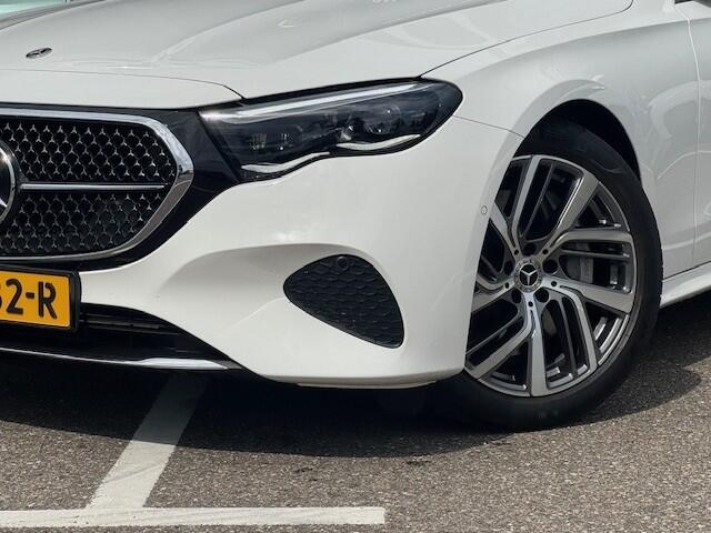 Mercedes-Benz E-estate 300 e Avantgarde l Panoramadak l Burmester l Distronic l Niveauregeling l MBUX l DIGITAL LIGHT l 360 gr Camera l Distronic l Keyless Go l Winterpakket l Apple & Android auto l Memory pakket l Stoelverwarming l