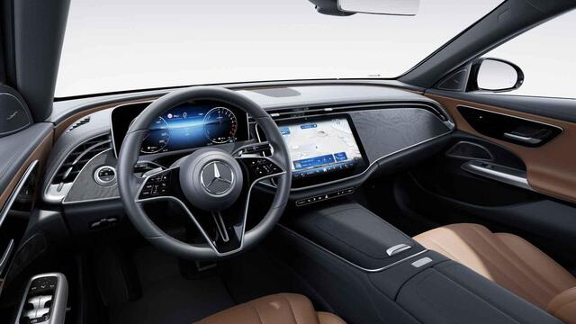 Mercedes-Benz E-estate 300 e Luxury Line | Bruin interieur | Burmester 4D | Trekhaak | Getint glas | Zwarte hemel |