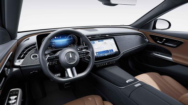 Mercedes-Benz E-estate 300 e AMG Line | Bruin interieur | AMG | Trekhaak elektrisch | Rij assistentiepakket |