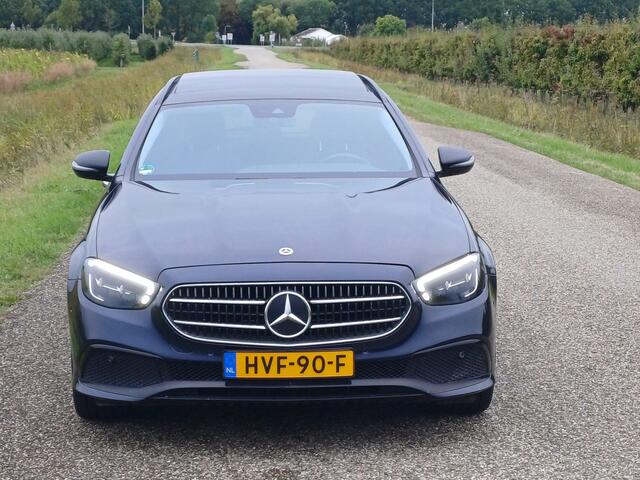 Mercedes-Benz E-estate 300 e Avantgarde /Pano/Cruise/18"/Sfeer/