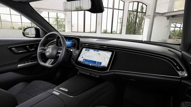 Mercedes-Benz E-estate 300 e AMG Line | Premium pakket | Head up display | 20 inch | Panoramadak | Trekhaak | Night pakket | Verlichte grille |