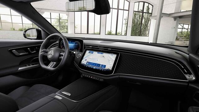 Mercedes-Benz E-estate 300 e AMG Line | Panoramadak | Burmester 4D | Trekhaak | Night pakket | Winter pakket |