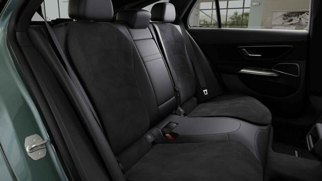 Mercedes-Benz E-estate 300 e AMG Line | Premium pakket | Head up display | 20 inch | Panoramadak | Trekhaak | Night pakket | Verlichte grille |