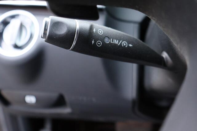 Mercedes-Benz E-estate 200 Ambition Elegance l Airconditoning l Afneembare trekhaak l LED adaptief l Stoelverwarming l Spiegelpakket l Tempomaat l Parkeersensoren l Alarm klasse 3 SCM l Radio Audio 20 APS l