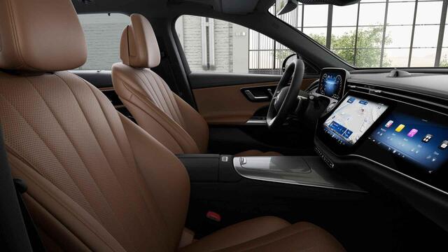 Mercedes-Benz E-estate 300 e AMG Line | Superscreen | Head up display | Panoramadak | Trekhaak | Verlichte grille | Winter pakket |