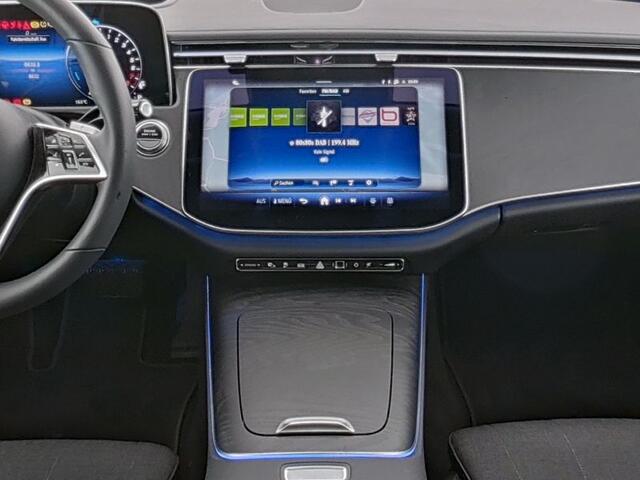 Mercedes-Benz E-estate 300 e AMG Line Adtion Avantgarde | Trekhaak | Head-up-Display | Distronic | Memory Voorstoelen. Inclusief 24 maanden MB Certified garantie voor Europa.