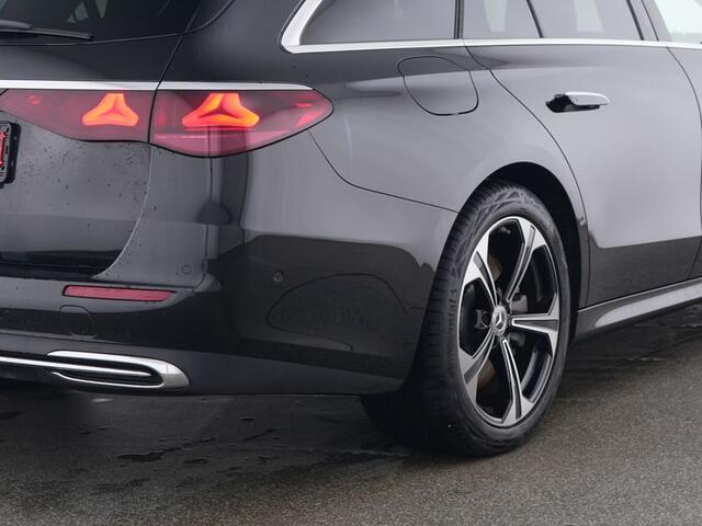 Mercedes-Benz E-estate 300 e AMG Line Adtion Avantgarde | Trekhaak | Head-up-Display | Distronic | Memory Voorstoelen. Inclusief 24 maanden MB Certified garantie voor Europa.