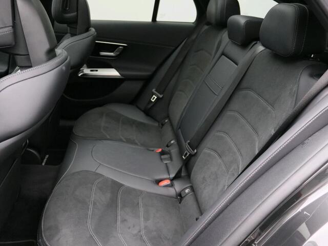 Mercedes-Benz E-estate 300 e Sport Edition AMG Line | Panorama Schuif-Kanteldak | 20 Inch AMG Velgen | Apple CarPlay | Distronic | Alarm Klasse 3 | DIGITAL Light. Inclusief 24 maanden MB Certified garantie voor Europa.