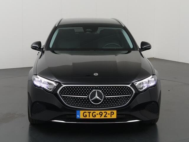 Mercedes-Benz E-estate 300e Luxury Line | Trekhaak | Keyless | Getint glas | Winter pakket | Zonne rollo | 19" lichtmetalen velgen | Achterbank verwarming |