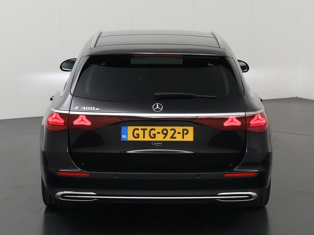 Mercedes-Benz E-estate 300e Luxury Line | Trekhaak | Keyless | Getint glas | Winter pakket | Zonne rollo | 19" lichtmetalen velgen | Achterbank verwarming |