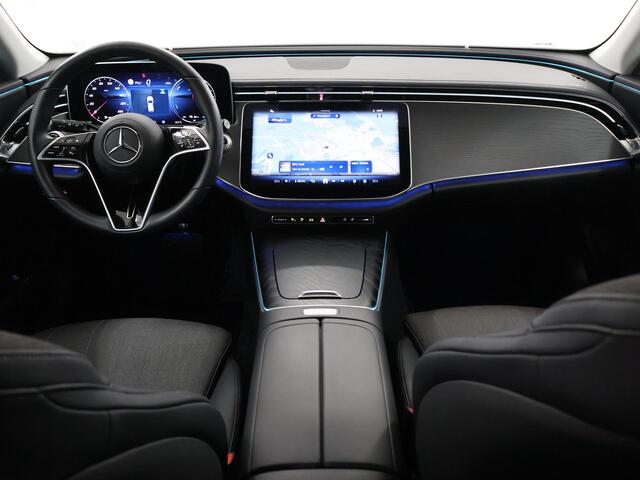 Mercedes-Benz E-estate 300e Luxury Line | Trekhaak | Keyless | Getint glas | Winter pakket | Zonne rollo | 19" lichtmetalen velgen | Achterbank verwarming |