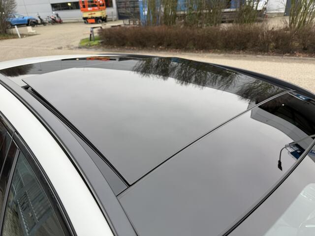 Mercedes-Benz E-estate 300 e Avantgarde Pano-Dak | Trekhaak | Night |