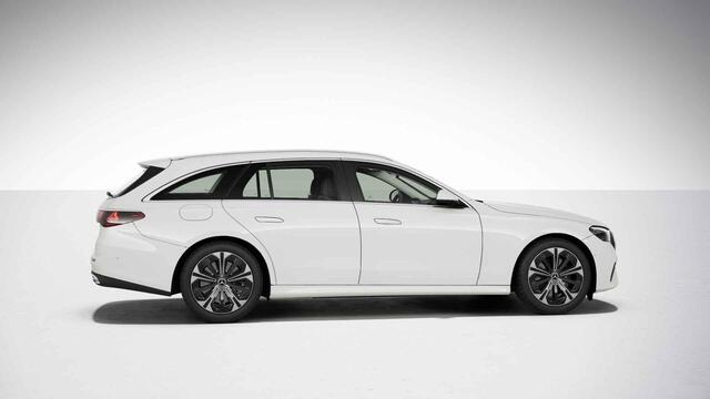 Mercedes-Benz E-estate 300 e Luxury Line | Achteruitrijcamera | Winter Pakket | 19" lichtmetalen velgen | Apple Carplay |