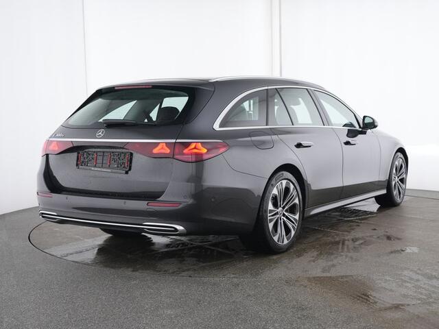 Mercedes-Benz E-estate 300 e Plug-In Hybride Trekhaak | Luchtvering/Airmatic | MBUX Superscreen | Distronic | Ledkoplampen | Keyless-Go. Inclusief 24 maanden MB Certified garantie voor Europa.