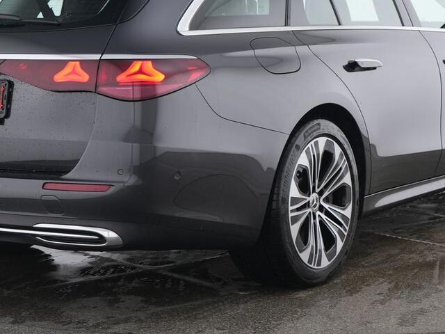 Mercedes-Benz E-estate 300 e Plug-In Hybride Trekhaak | Luchtvering/Airmatic | MBUX Superscreen | Distronic | Ledkoplampen | Keyless-Go. Inclusief 24 maanden MB Certified garantie voor Europa.