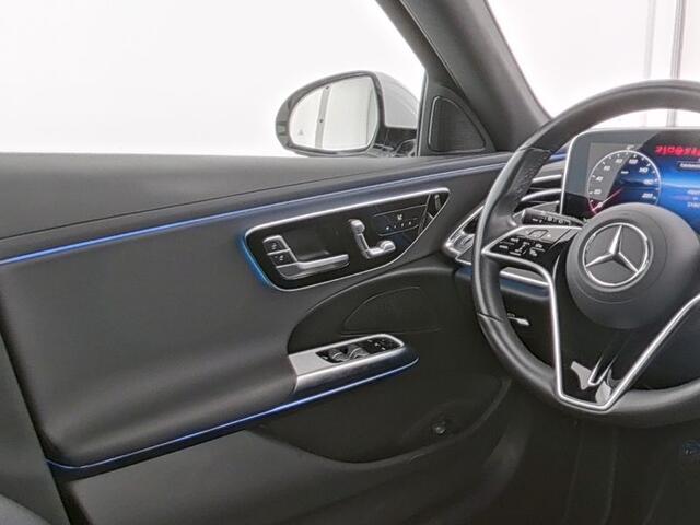 Mercedes-Benz E-estate 300 e AMG Plug-In Hybride Trekhaak | Rijassistentiepakket plus | Parkeerpakket met 360°-camera | Distronic | Sfeerverlichting. Inclusief 24 maanden MB Certified garantie voor Europa.