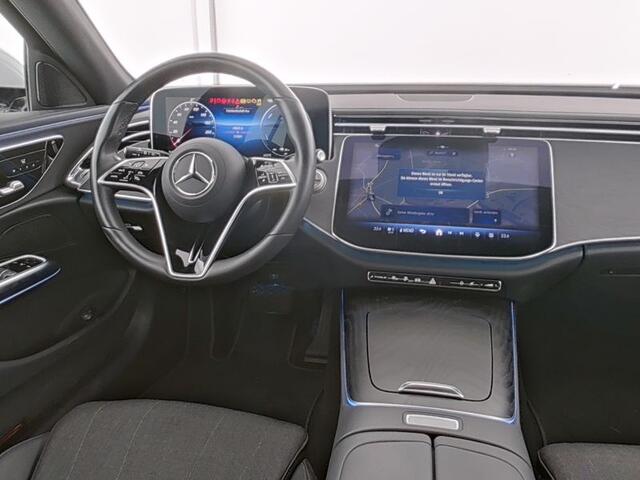 Mercedes-Benz E-estate 300 e AMG Plug-In Hybride Trekhaak | Rijassistentiepakket plus | Parkeerpakket met 360°-camera | Distronic | Sfeerverlichting. Inclusief 24 maanden MB Certified garantie voor Europa.