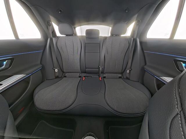 Mercedes-Benz E-estate 300 e AMG Plug-In Hybride Trekhaak | Rijassistentiepakket plus | Parkeerpakket met 360°-camera | Distronic | Sfeerverlichting. Inclusief 24 maanden MB Certified garantie voor Europa.