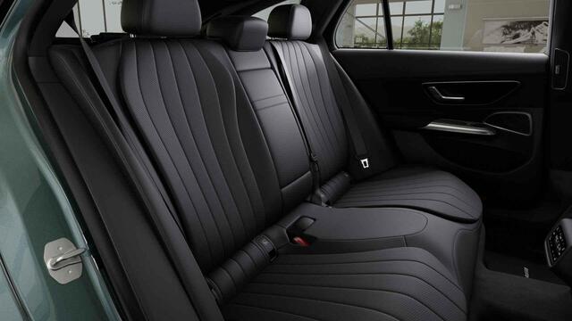 Mercedes-Benz E-estate 300 e AMG Line | Premium plus | Rij assistentie pakket plus | Nieuwprijs 100.549 euro | Superscreen | Night | Trekhaak | Winter pakket |