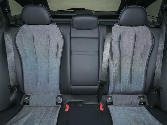 Mercedes-Benz E-estate 300 e Plug-In Hybride Panorama Schuif-Kanteldak | Trekhaak | Distronic | Achteruitrijcamera | Zwarte Hemel. Inclusief 24 maanden MB Certified garantie voor Europa.