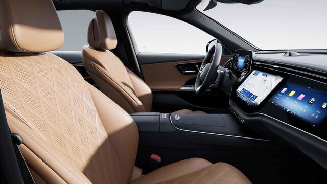 Mercedes-Benz E-estate 300 e AMG Line | Night | Multispaaks velgen | Hyperscreen | Luchtvering | Panoramadak | Trekhaak |