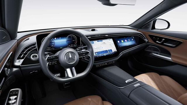 Mercedes-Benz E-estate 300 e AMG Line | Night | Multispaaks velgen | Hyperscreen | Luchtvering | Panoramadak | Trekhaak |