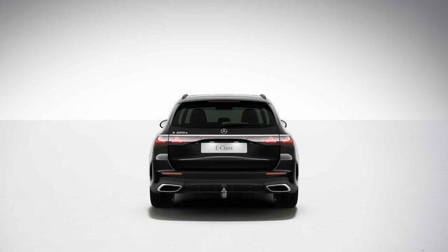 Mercedes-Benz E-estate 300 e AMG Line | Night | Multispaaks velgen | Hyperscreen | Luchtvering | Panoramadak | Trekhaak |