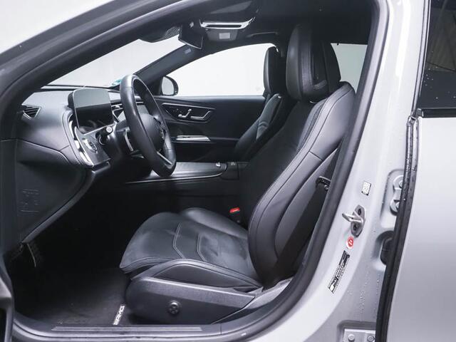Mercedes-Benz E-estate 300 e AMG Plug-In Hybride AMG Line | Night Pakket | Panorama Schuif-Kanteldak | 20 Inch AMG Velgen | Distronic | Rijassistentiepakket plus. Inclusief 24 maanden MB Certified garantie voor Europa.