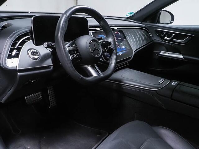 Mercedes-Benz E-estate 300 e AMG Plug-In Hybride AMG Line | Night Pakket | Panorama Schuif-Kanteldak | 20 Inch AMG Velgen | Distronic | Rijassistentiepakket plus. Inclusief 24 maanden MB Certified garantie voor Europa.