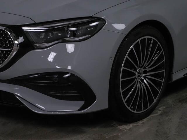 Mercedes-Benz E-estate 300 e AMG Plug-In Hybride AMG Line | Night Pakket | Panorama Schuif-Kanteldak | 20 Inch AMG Velgen | Distronic | Rijassistentiepakket plus. Inclusief 24 maanden MB Certified garantie voor Europa.