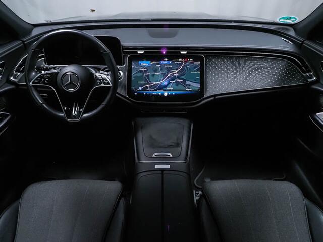 Mercedes-Benz E-estate 300 e Plug-In Hybride Distronic | Verlichte Grill | AC en DC Lader | Zwarte Hemel | Keyless-Go. Inclusief 24 maanden MB Certified garantie voor Europa.