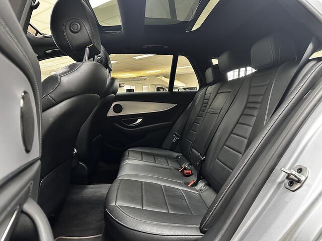 Mercedes-Benz E-estate 200 Business Solution AMG/ Trekhaak/ Wide-Screen/ Keyless/ Panorama-Dak/ Adaptive Cruise/ 19'' LMV/ Matrix-LED/ 360° Camera/ Dode-Hoek DET./ Stoelverw./ Zwarte-Hemel/ Elek. Stoel(en).