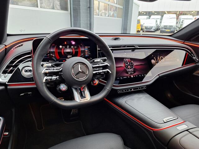 Mercedes-Benz E-estate AMG 53 HYBRID 4MATIC+ | Panoramadak | Burmester | Trekhaak | Massage stoelen incl. memory | Rijassistentiepakket | Superscreen | Head-up Display | DIGITAL LIGHT | Keyless-GO | Elektrische achterklep