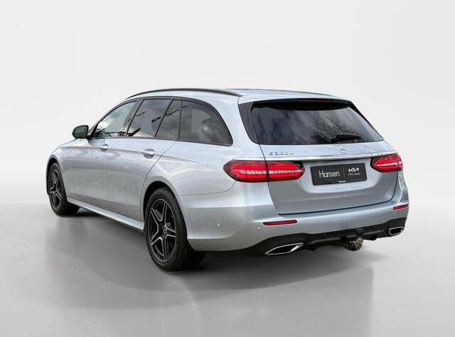 Mercedes-Benz E-estate 300 e AMG I Trekhaak I Widescreen I Half-Leder | Adaptive cruise control | Elektrisch uitklapbare trekhaak | Elektrisch verstelbare stoelen met geheugen