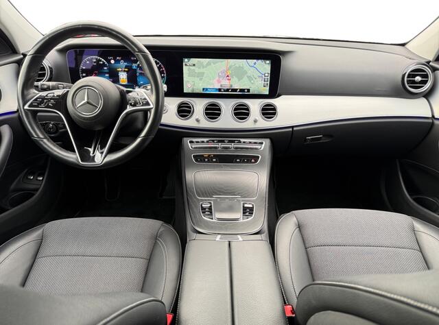 Mercedes-Benz E-estate 300 e AMG I Trekhaak I Widescreen I Half-Leder | Adaptive cruise control | Elektrisch uitklapbare trekhaak | Elektrisch verstelbare stoelen met geheugen