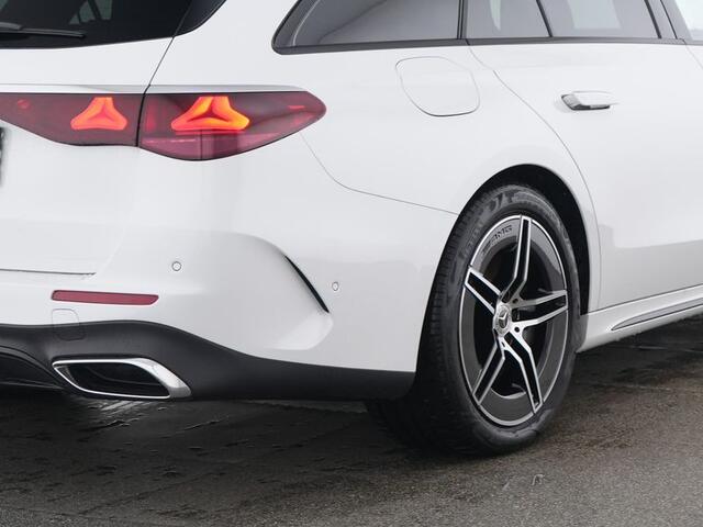 Mercedes-Benz E-estate 300 e AMG Plug-In Hybride AMG | Night Pakket | Panorama Schuif-Kanteldak | MBUX Superscreen | Trekhaak | Stuur en Stoelverwarming. Inclusief 24 maanden Mercedes-Benz Certified garantie voor Europa.