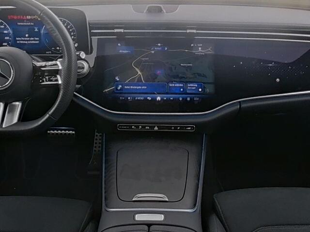 Mercedes-Benz E-estate 300 e AMG Plug-In Hybride AMG Line | Night Pakket | Rijassistentiepakket plus | MBUX Superscreen | Panorama Schuif-Kanteldak | 20 Inch AMG velgen. Inclusief 24 maanden Mercedes-Benz Certified garantie voor Europa.