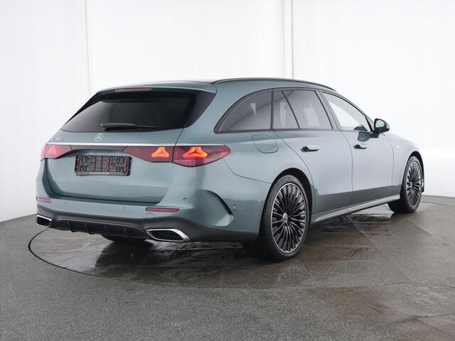 Mercedes-Benz E-estate 300 e AMG Nightpakket Plug-In Hybride | Airmatic | Trekhaak | Distronic | Sluitbekrachtiging | Memory | Dode Hoek Ass | Inclusief 24 maanden Mercedes-Benz Certified garantie voor Europa.